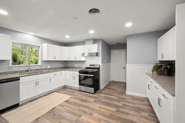 Building Photo - 205 Taft Ave