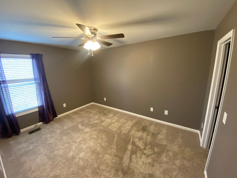 Building Photo - 1003 Jackson Heights Rd