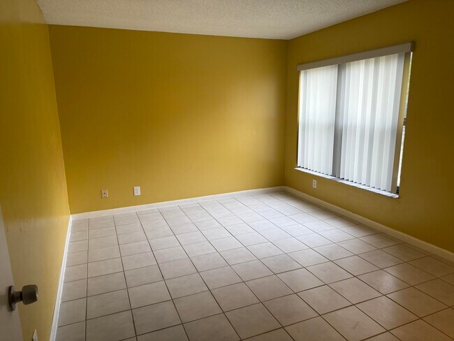 Building Photo - 2541 NW 56th Ave