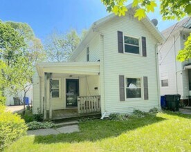 Building Photo - 2 Bed 1 Bath