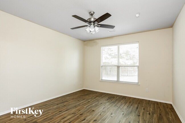 Building Photo - 2911 Thistlewood Dr