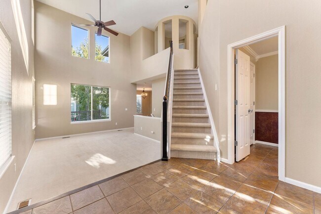 Building Photo - The Hearth of Highlands Ranch - 3bed + off...