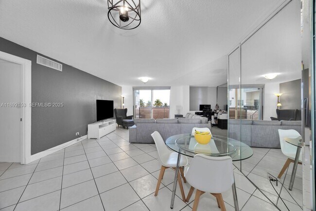 Building Photo - 6039 Collins Ave