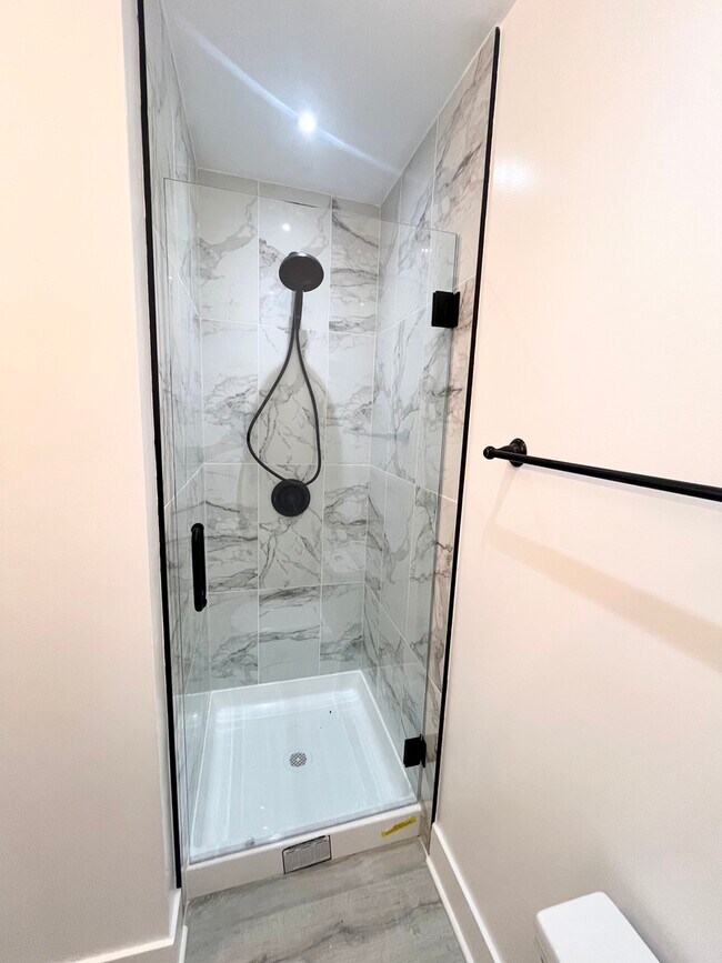 Building Photo - 3221 S May St