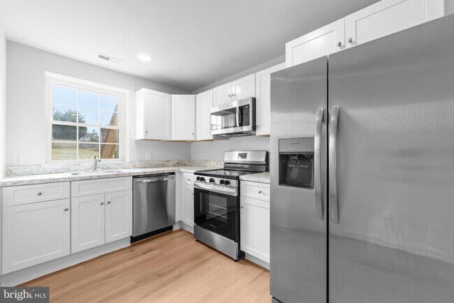 Building Photo - 2210 New Falls Rd