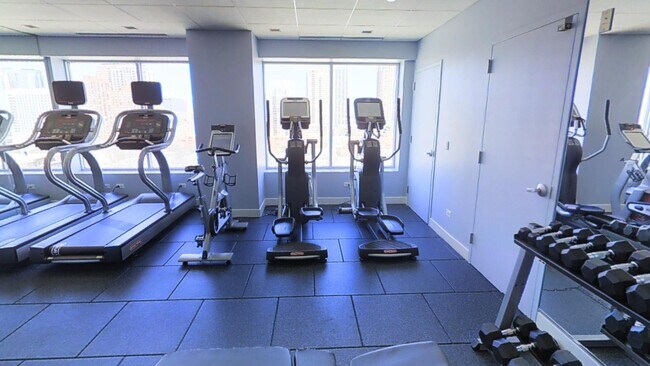 Building Photo - 1136 S Delano Ct W