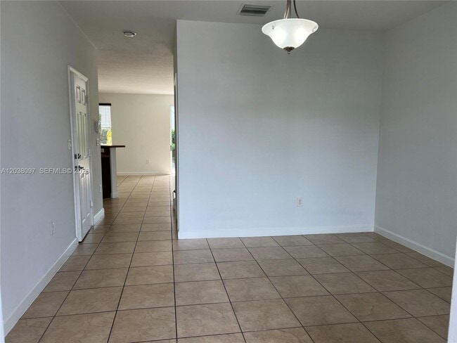 Building Photo - 2555 SW 147 Path