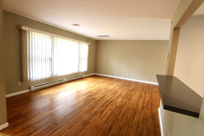 Primary Photo - 4 Bedroom 3 Bath Well Kept House in West H...