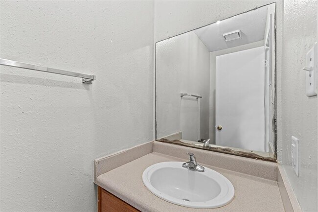 Building Photo - 9090 S Braeswood Blvd