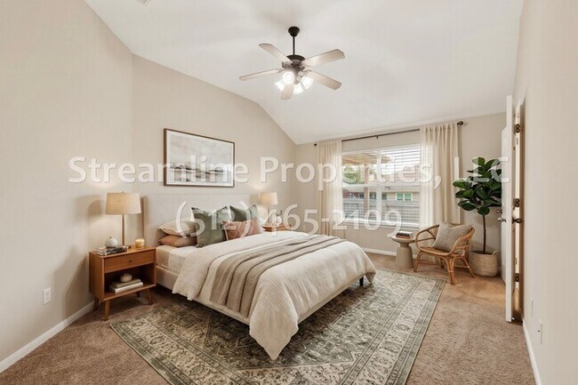 Building Photo - Spacious 4 Bedroom, 2 Bath - Open Layout!