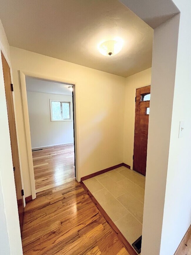 Building Photo - Spacious, Updated Home in the Heart of Driggs