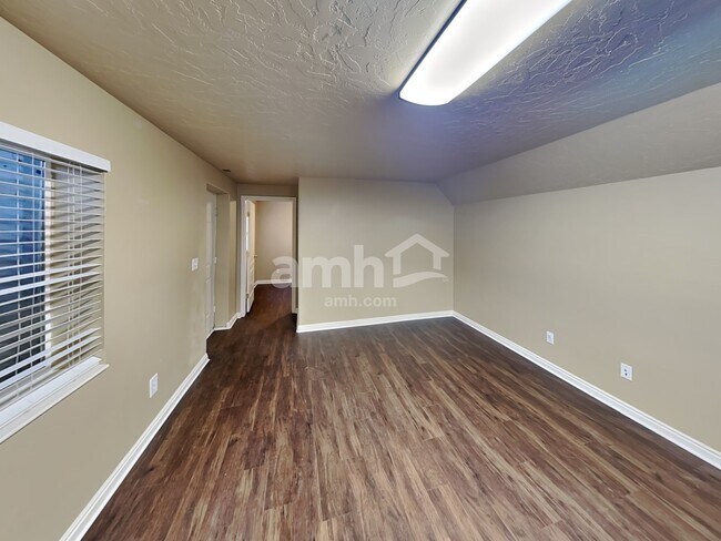 Building Photo - 3703 Lake Vista Dr