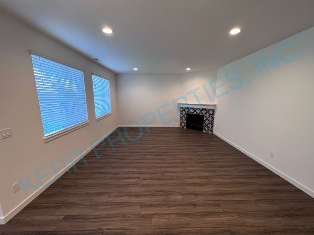 Building Photo - FREE RENT! Charming 3-Bed Home with 2.5 Baths in Serene Happy Valley – 1609 Sq Ft of Comfort!