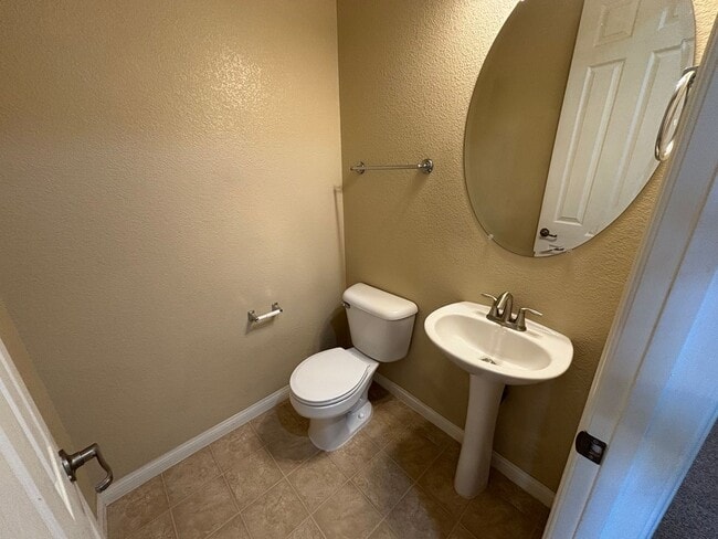 Building Photo - Elegant 3Bed/3Bath Home with Loft in the P...