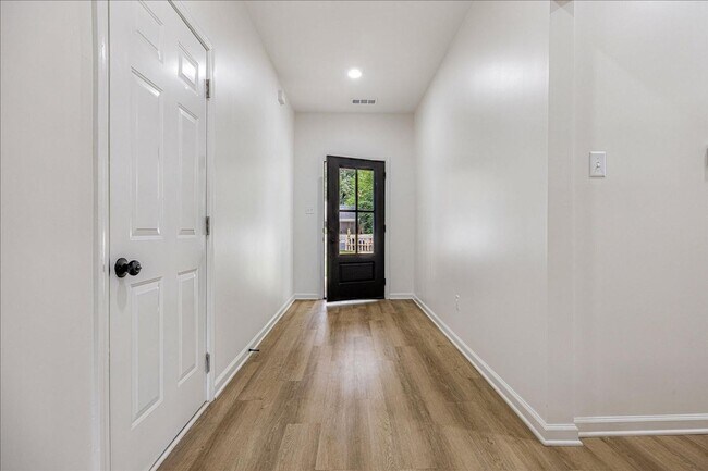 Building Photo - Stunning New Construction House in East Memphis!