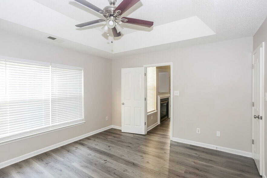 Building Photo - 5821 Briggs Dr
