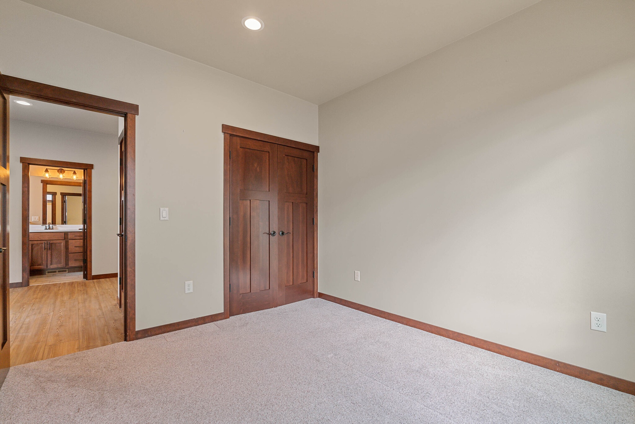 Building Photo - 755 S Perry Ave