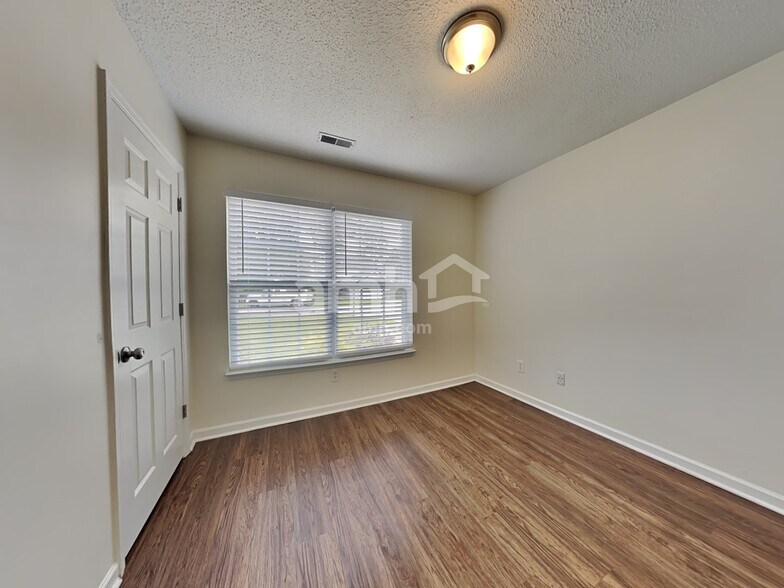 Building Photo - 1323 Lantern Rd