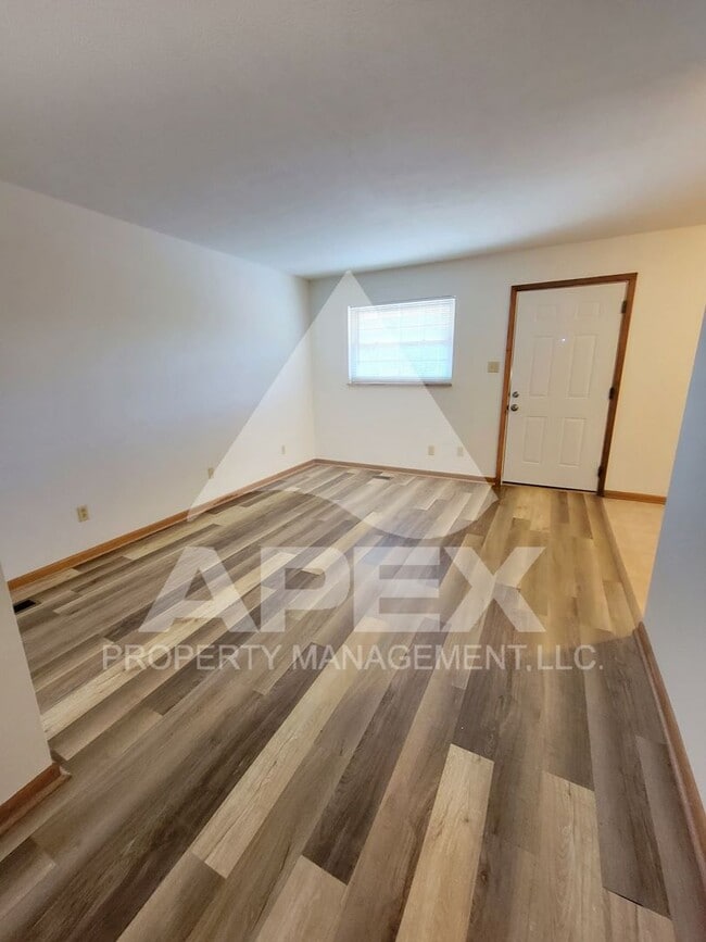 Building Photo - Spacious Ground Floor 1 Bd - 1Ba Apartment in Fountain City! W/D Hookup!