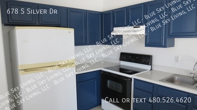 Building Photo - 678 S Silver Dr
