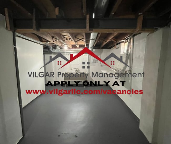 Building Photo - 4 Bed / 2 Bath home in Gary, IN!