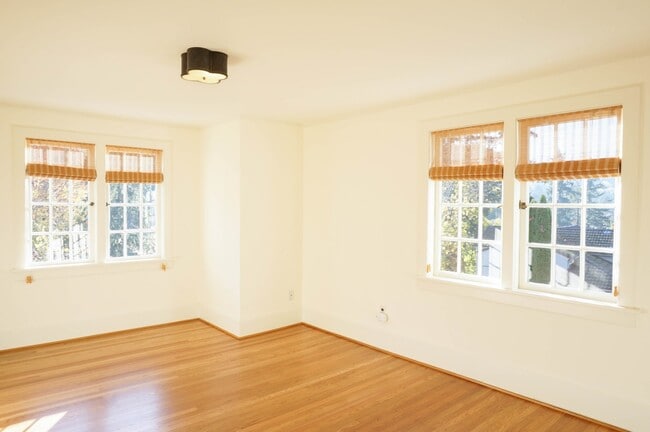 Building Photo - Dream Home in the Southwest Hills! Your Pa...