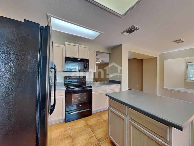 Building Photo - 10832 Otter Pass