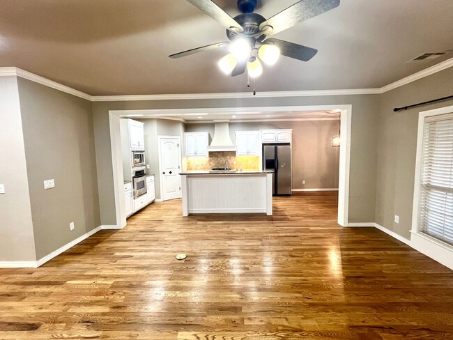 Building Photo - Stunning Home in Bixby Schools!
