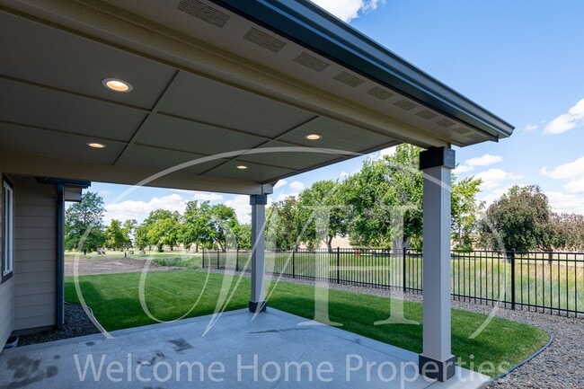Building Photo - Brand NEW Home Overlooking the Golf Course