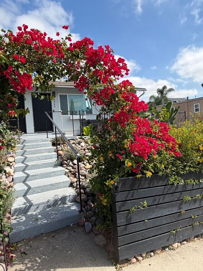 Building Photo - Furnished Home Available Now!