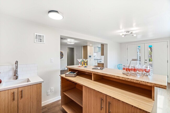 Building Photo - 117 Aliso Dr