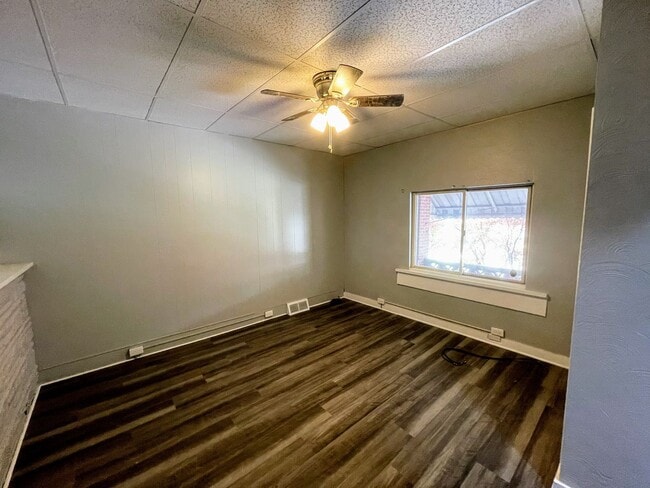 Building Photo - 3 bed 1 bath - Newly updated, South Oakland, dishwasher, washer/dryer included
