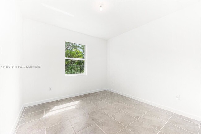 Building Photo - 2232 SE 30th St