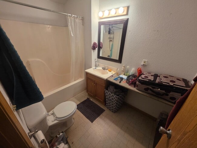 Building Photo - 445 N Plum St