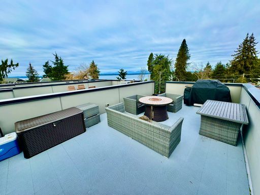 Building Photo - Luxury Sunset Hill Townhome w/ Water View! Available Now!