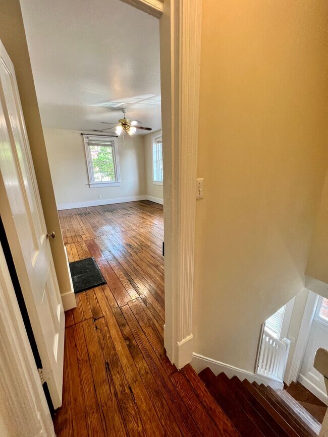 Building Photo - 212 W Main St