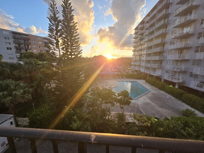 Building Photo - 12500 NE 15th Ave