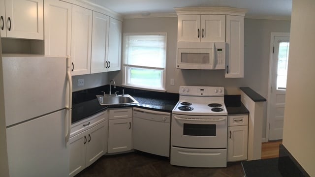 Building Photo - 24 Hobart Ln