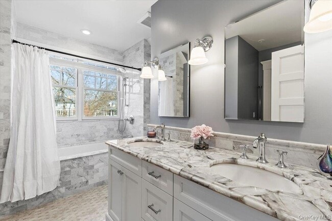 Building Photo - 47 Greenacres Ave