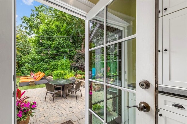 Building Photo - 976 Adair Ave NE