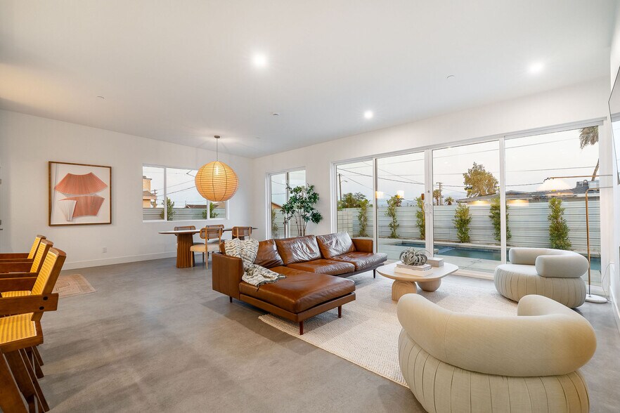 Building Photo - 361 W Sunview Ave