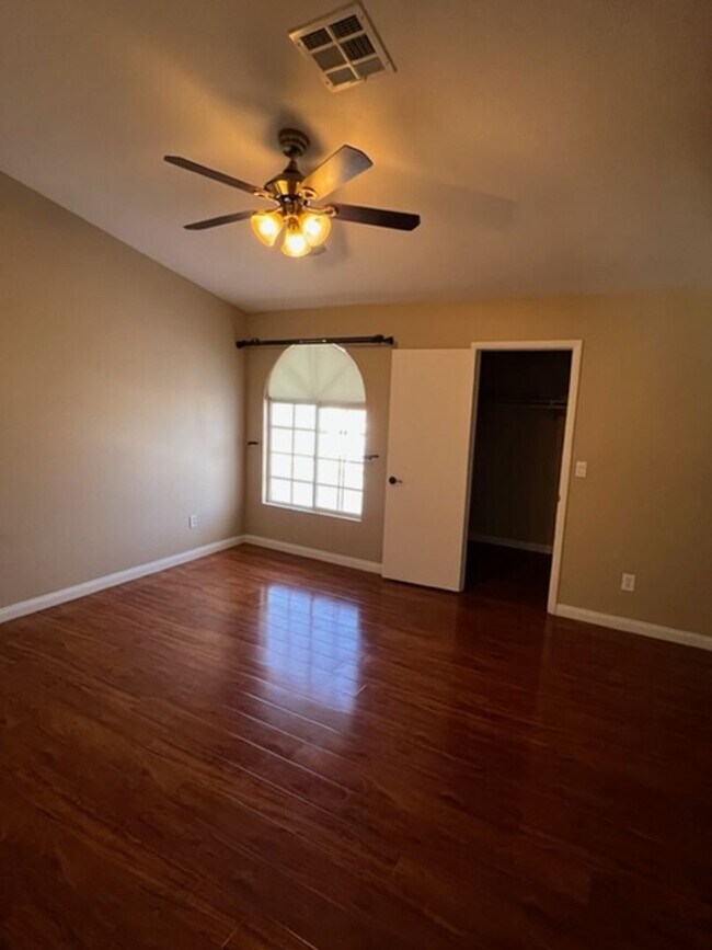 Building Photo - Beautiful Upgraded Property