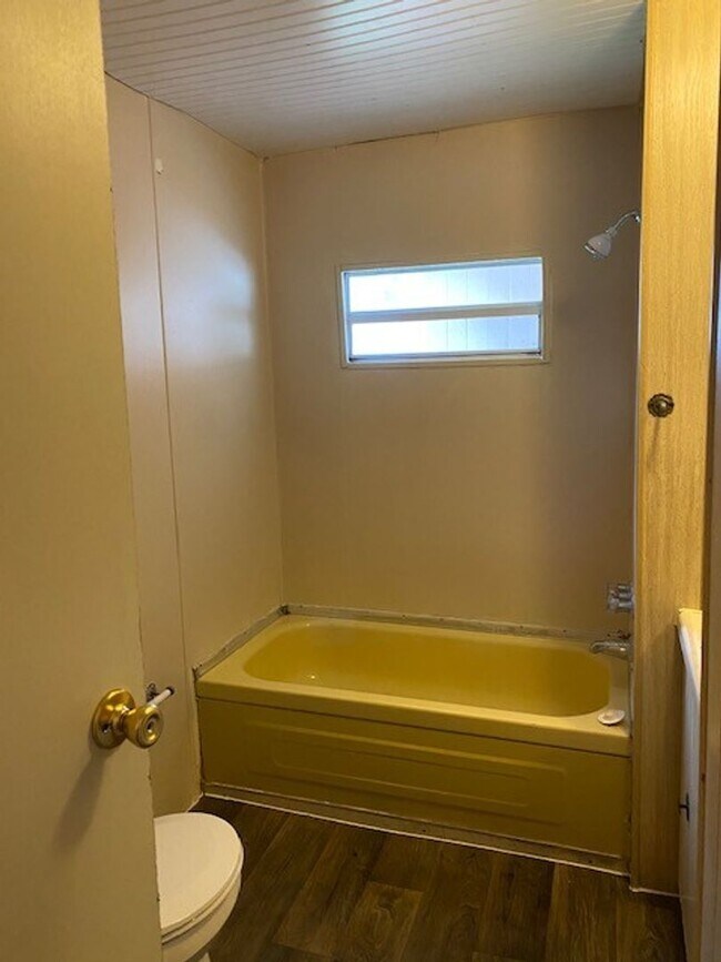 Building Photo - Manufactured Home
