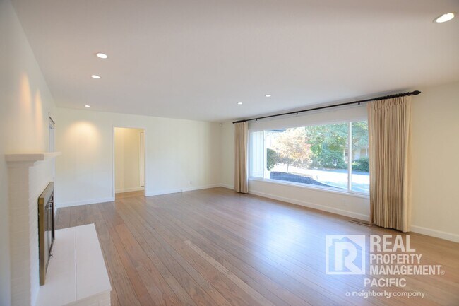 Building Photo - 3-Bedroom Retreat with Expansive Backyard ...