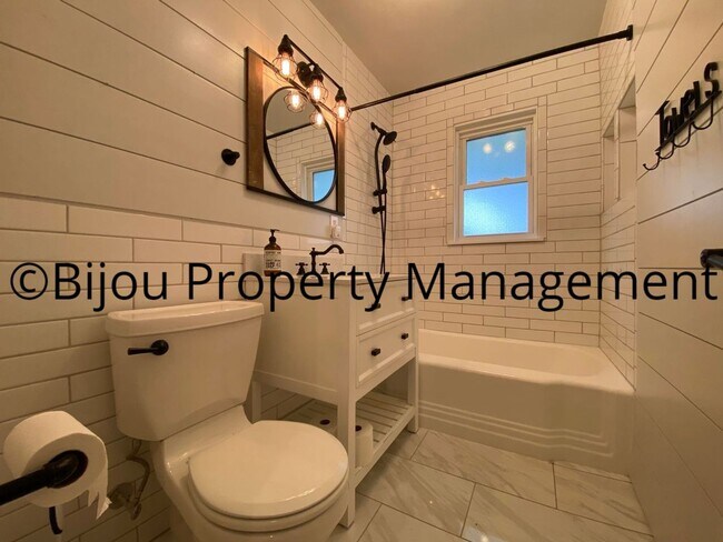 Building Photo - 3 Bed, 1 Bath