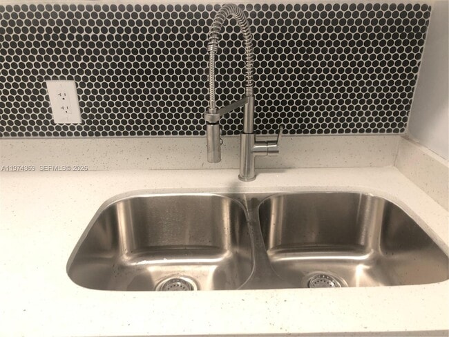 Building Photo - 1016 NE 17th Ave