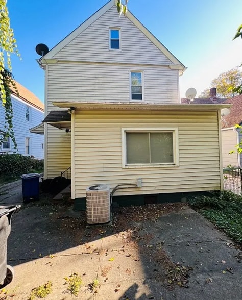 Building Photo - 6605 Bonna Ave