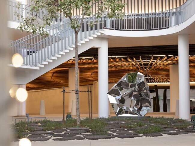 Building Photo - KOULA 2b2b1pkg Ready to Move In!