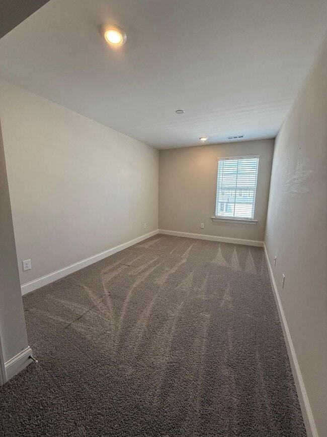 Building Photo - 5750 Dockside Dr