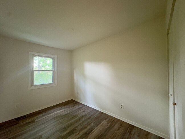 Building Photo - 1830 Eloise Ln